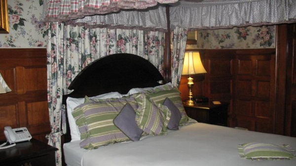 A Cambridge House Inn image 16