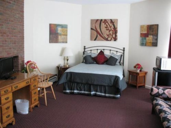 A Cambridge House Inn image 7